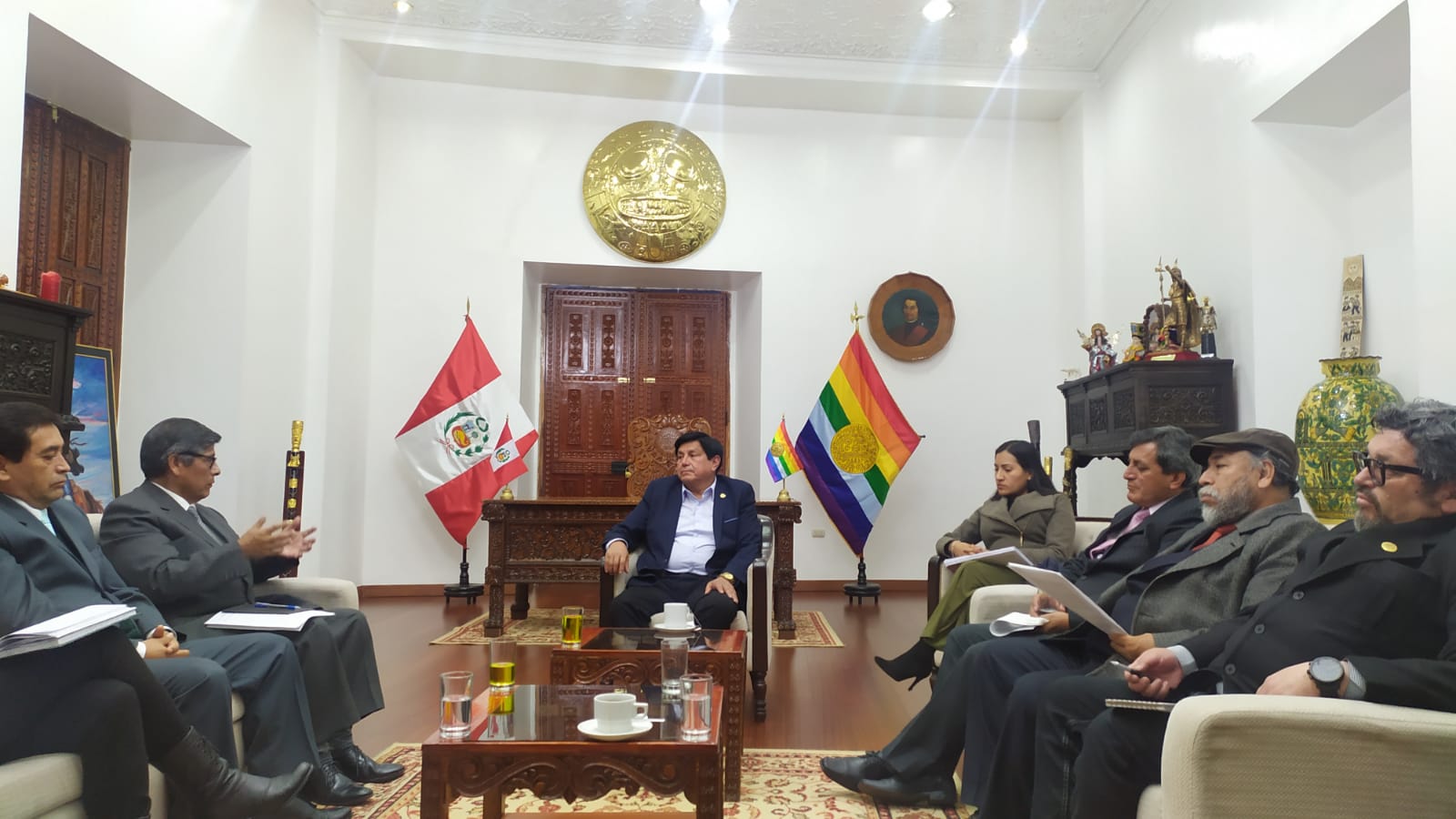 Autoridades de Universidad Nacional DE Arte Diego Quispe Tito se reúnen con alcalde del Cusco