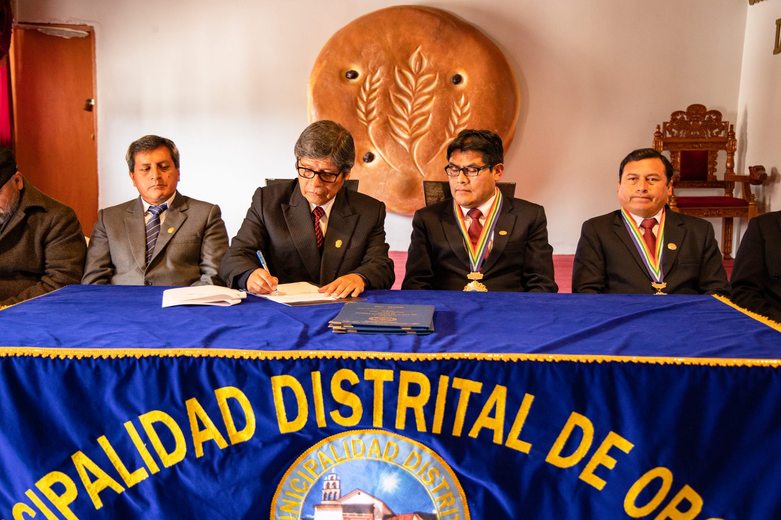 Convenio de Cooperación Interinstitucional fue firmado por autoridades de la Universidad Nacional de Arte Diego Quispe Tito del Cusco y la Municipalidad Distrital de Oropesa