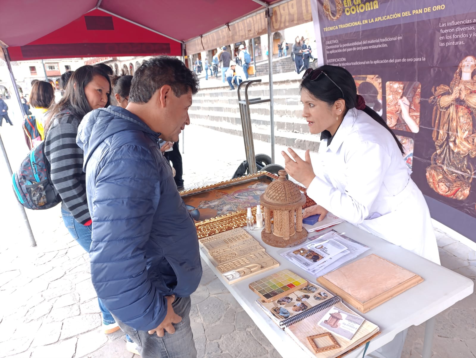 Por el Día Mundial del Folklore Universidad Nacional Diego Quispe Tito participa con arte en vivo en la Plaza de Armas