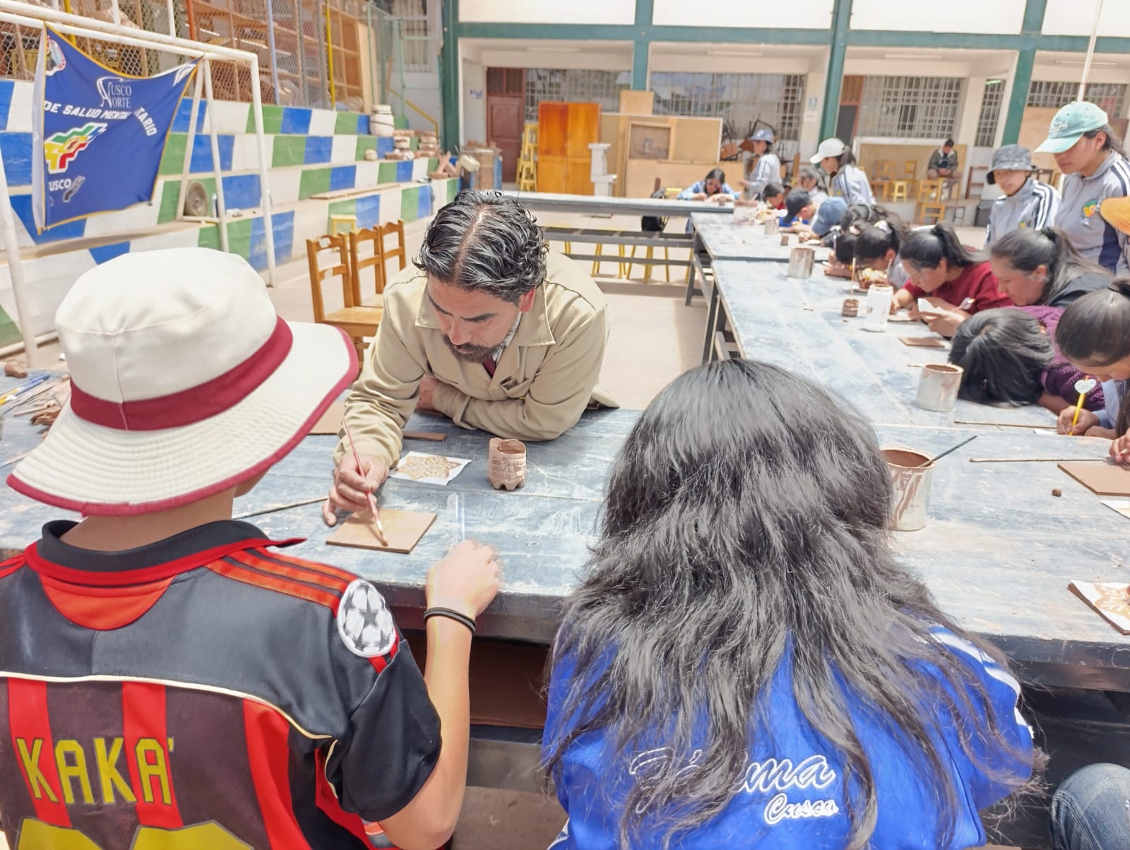 SIETE INSTITUCIONES EDUCATIVAS Y UN CENTRO DE SALUD MENTAL SON CAPACITADOS POR UNIVERSIDAD NACIONAL DE ARTE DIEGO QUISPE TITO