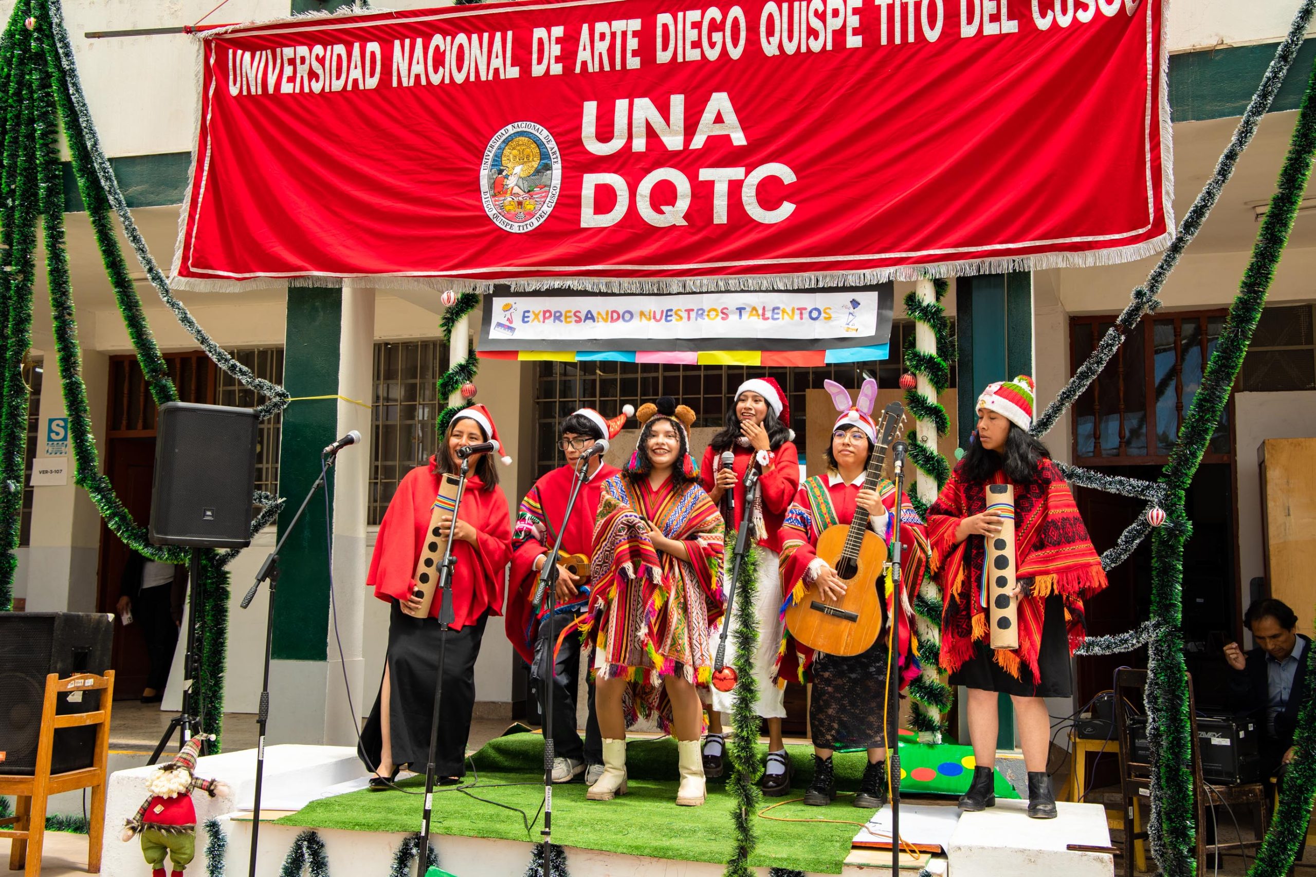 UNIVERSIDAD NACIONAL DE ARTE ORGANIZA COMPARTIR NAVIDEÑO PARA SEDE CENTRAL Y DESCONCENTRADAS DE CALCA Y CHECACUPE
