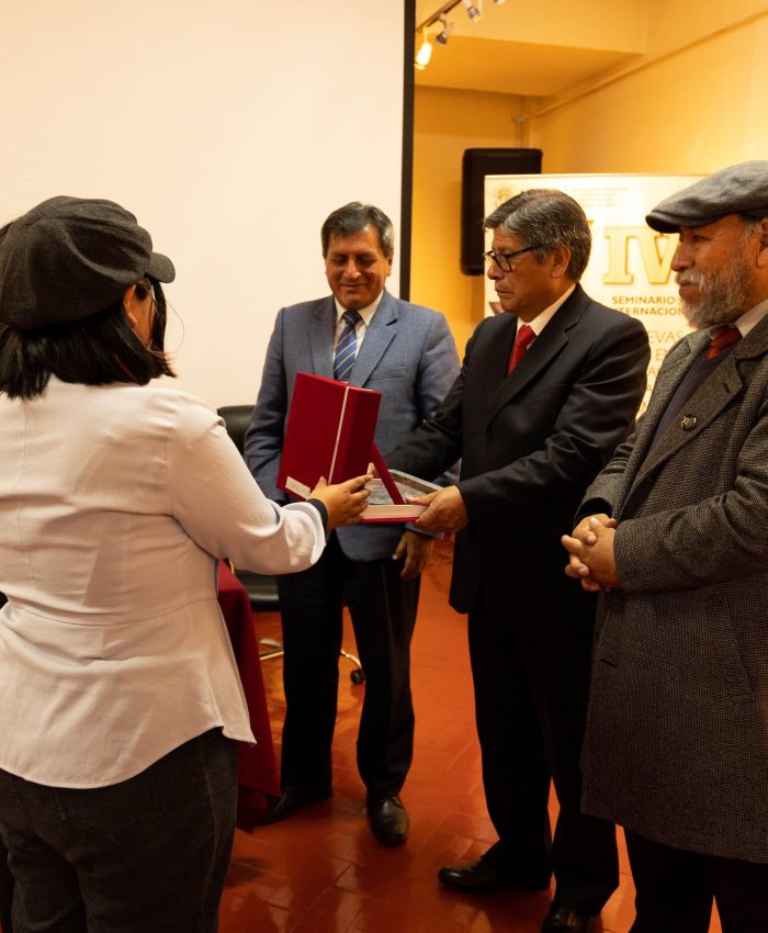 En IV Seminario Internacional entregan premio obtenido por la Escuela Profesional de Conservación y Restauración de la Universidad Nacional