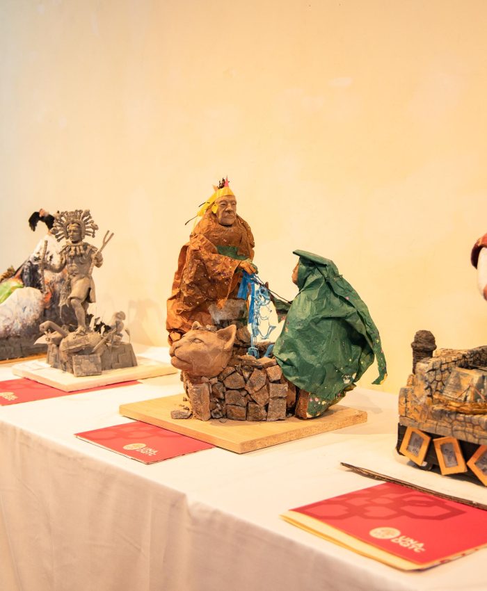 MAQUETAS DE ALEGORÍAS QUE PARTICIPARAN EN DESFILE DE UNIVERSIDAD NACIONAL DE ARTE DIEGO QUISPE TITO SON EXHIBIDAS