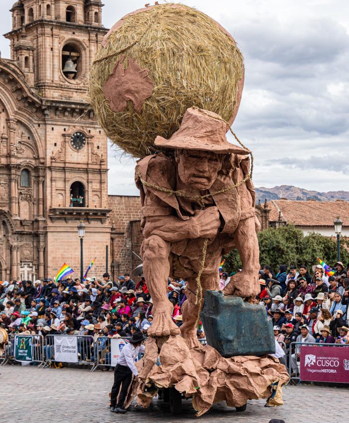 UNIVERSIDAD NACIONAL DE ARTE DIEGO QUISPE TITO RINDIÓ HOMENAJE AL CUSCO CON ESPECTACULAR DESFILE DE ALEGORÍAS BODAS DE PLATA 2025