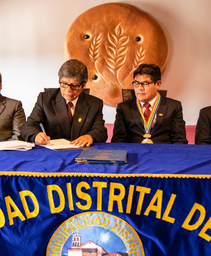 Convenio de Cooperación Interinstitucional fue firmado por autoridades de la Universidad Nacional de Arte Diego Quispe Tito del Cusco y la Municipalidad Distrital de Oropesa