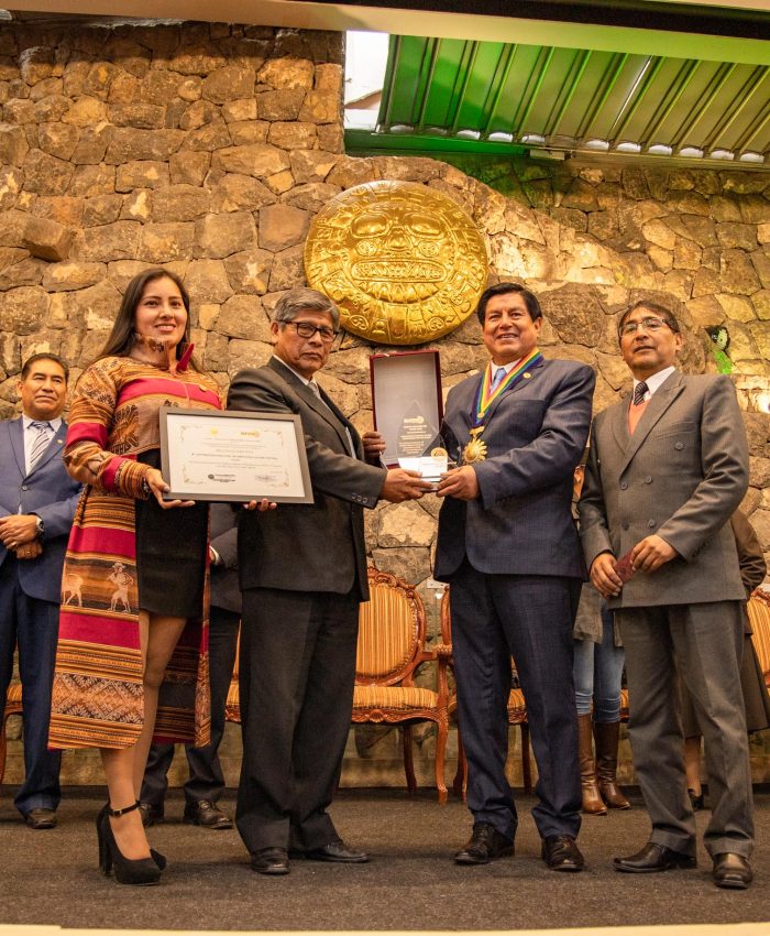 DESFILE DE ALEGORÍAS DE UNIVERSIDAD DE ARTE RECIBE DISTINCIÓN POR PARTE DE LA MUNICIPALIDAD DEL CUSCO