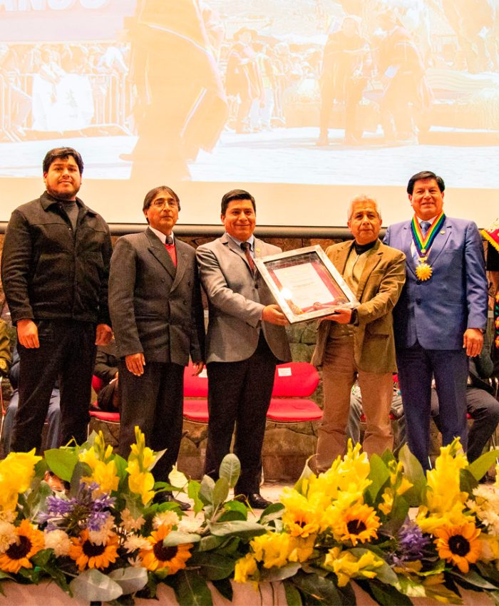 Universidad Nacional de Arte recibe reconocimiento por participación en fiestas jubilares del Cusco