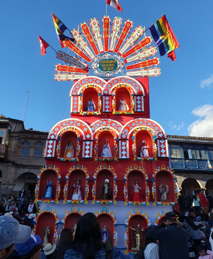 Universidad Nacional de Arte instaló altar tradicional con motivo del Corpus Christi 2025